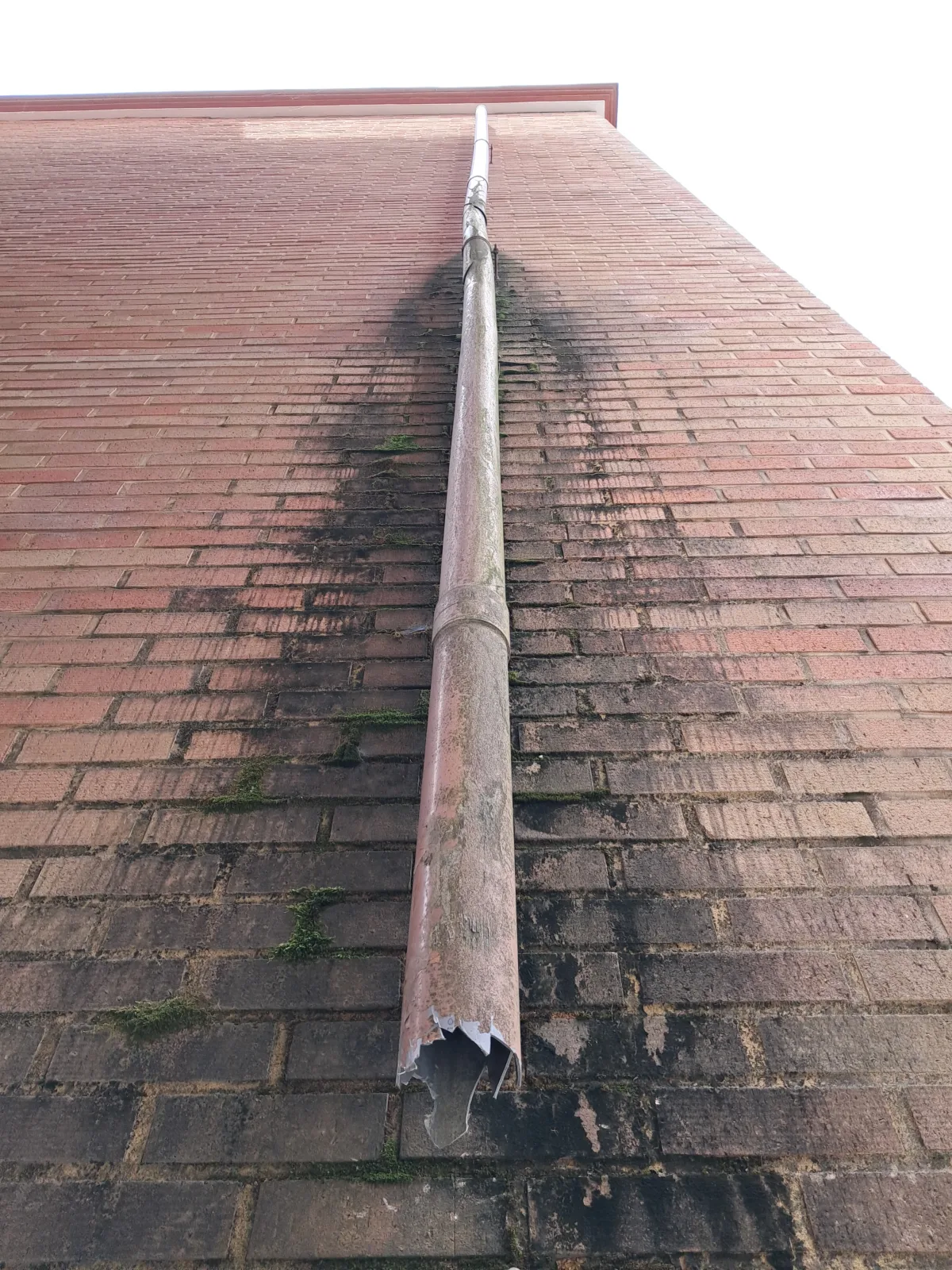 파손 우수관 수리 전